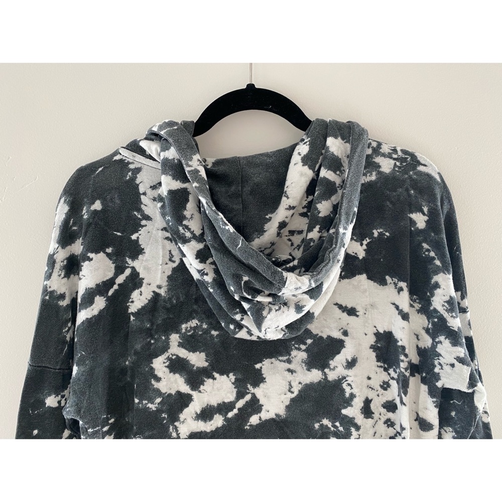 Betsy Johnson Tie-dye Top - Picture 9 of 11